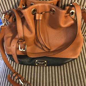 Two-tone Michael Kors Bucket Bag